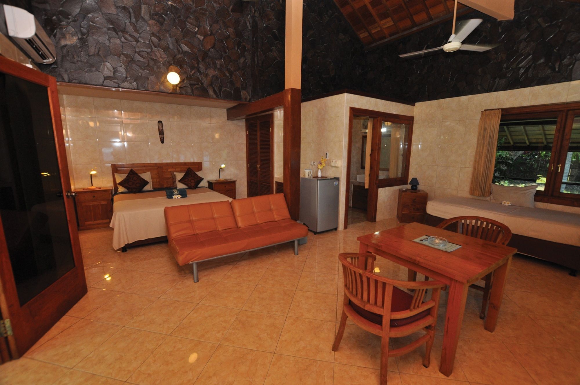 Tulamben Wreck Divers Resort & Restaurant Buitenkant foto